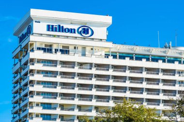 Hua hin , Tayland - 2 Mayıs 2019 : Hilton otel ve tatil yeri işareti i