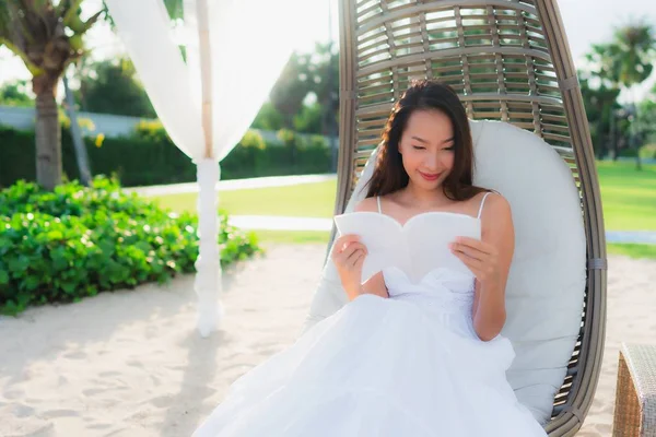 Portrait beautiful asian woman reading book around beach sea oce — Stock Photo, Image