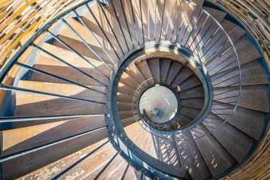 Spiral eğrisi şekil ahşap merdiven dekorasyon dış