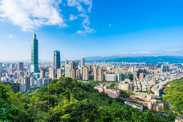 美しい風景と台北 101 ビルとアークの町並み — ストック写真