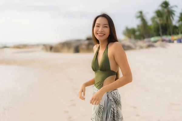 Portrait beautiful asian women happy smile relax on the tropical — Stock Photo, Image