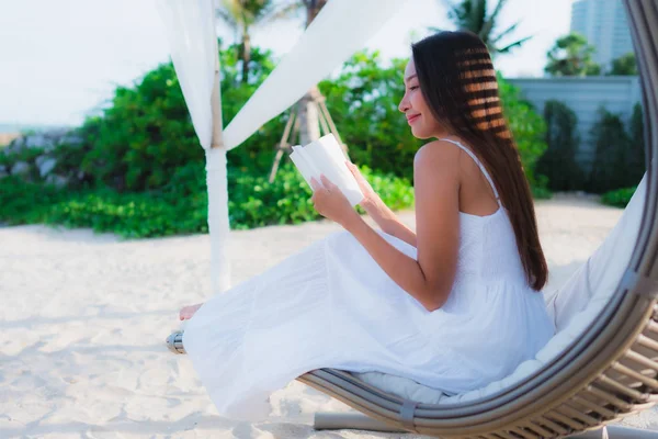 Portrait beautiful asian woman reading book around beach sea oce — Stock Photo, Image