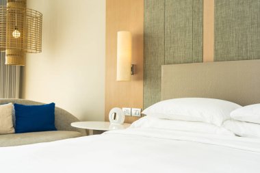 Güzel rahat yastık ve battaniye Yatak Dekorasyon