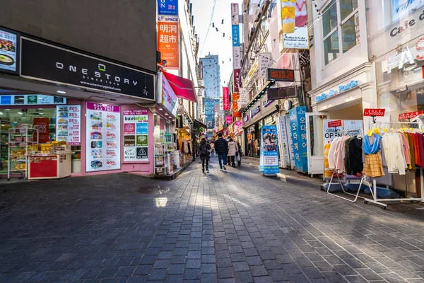 Seoul, Südkorea 10. Dezember 2018: myeong dong market ist der — Stockfoto