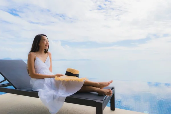 Portrait young asian woman relax smile happy around swimming poo — Stock Photo, Image