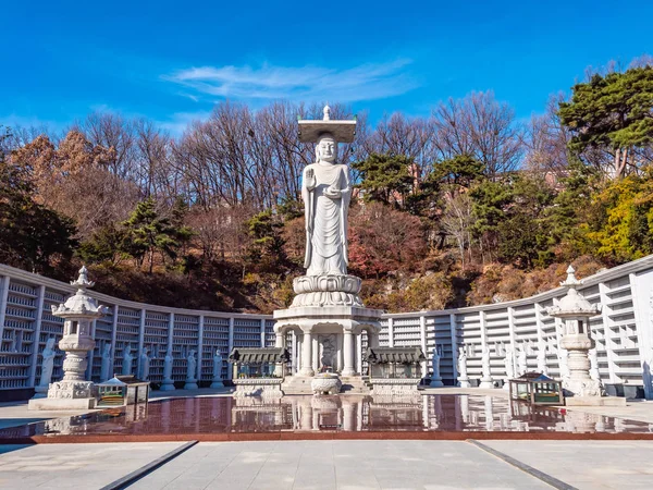 Krásný buddhismus socha v Bongeunsa Temple — Stock fotografie