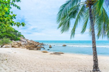 Samui Adası etrafında güzel açık tropikal plaj deniz ile Co