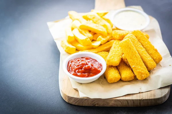 Fish finger and french fries or chips with tomato ketchup and ma — Stock Photo, Image