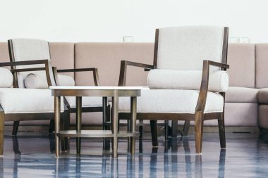 Açık veranda ile masa ve sandalye dekorasyon