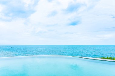 Se ile otel beldesinde güzel açık sonsuzluk yüzme havuzu