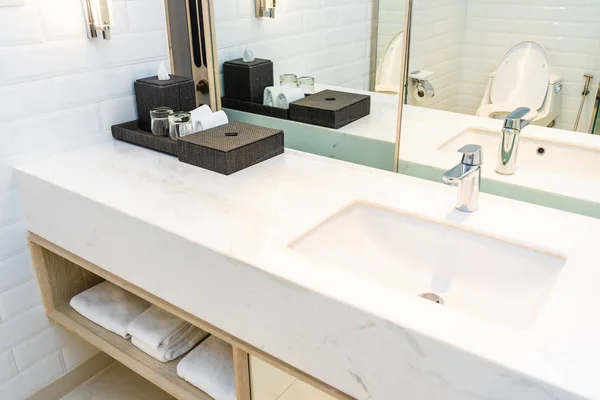 Faucet water and sink decoration in bathroom interior — Stock Photo, Image