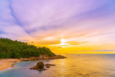 Samui Adası etrafında güzel açık tropikal plaj deniz ile Co