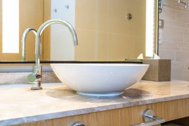 Su musluk ve lavabo dekorasyon iç