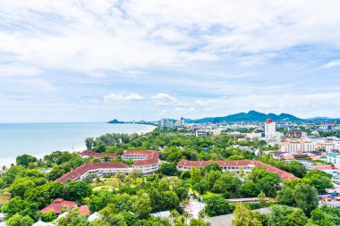 Deniz oce etrafında hua hin şehirde güzel manzara ve şehir manzarası
