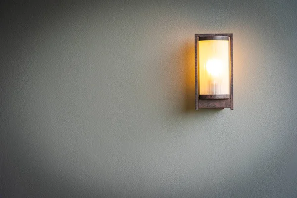 Lámpara de luz en decoración de pared — Foto de Stock