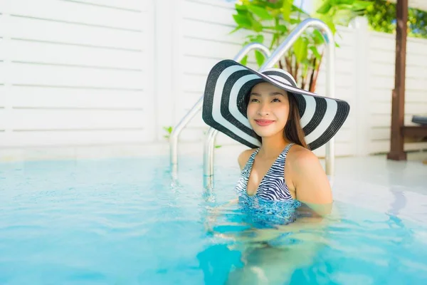 Portrait beautiful young asian woman happy smile relax around ou — Stock Photo, Image