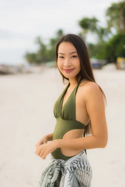 Portrait beautiful asian women happy smile relax on the tropical — Stock Photo, Image