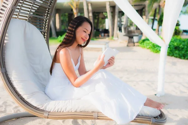 Portrait beautiful asian woman reading book around beach sea oce — Stock Photo, Image