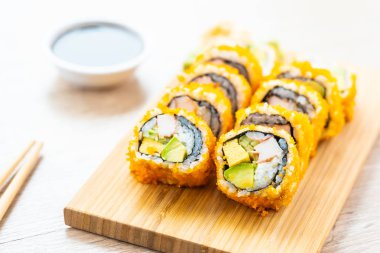 California maki suşi rulo