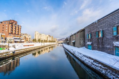 Güzel manzara ve kışın Otaru kanal Nehri'nin cityscape