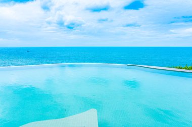 Se ile otel beldesinde güzel açık sonsuzluk yüzme havuzu