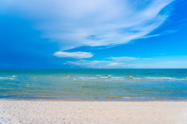 Deniz Okyanusu ve bea güzel açık tropikal doğa manzara