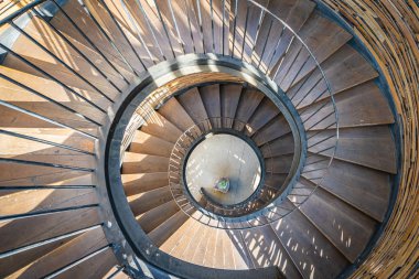 Spiral eğrisi şekil ahşap merdiven dekorasyon dış