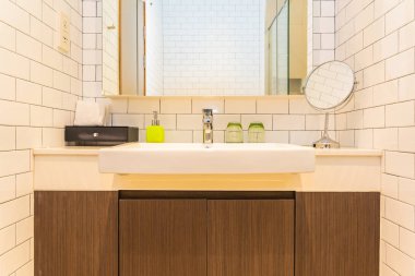 Su musluk ve lavabo dekorasyon iç