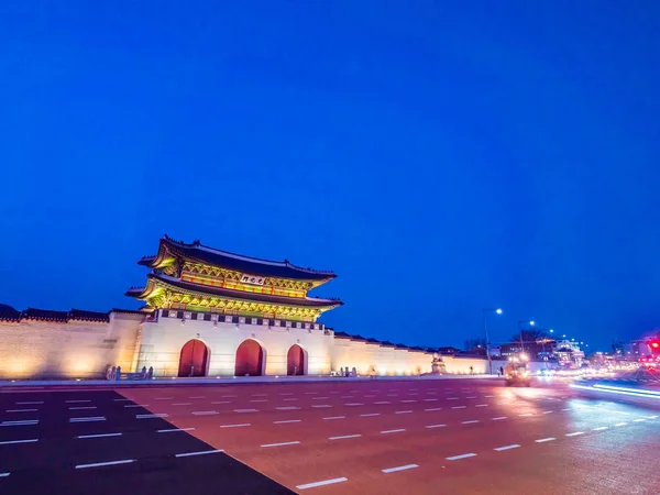 Beau bâtiment d'architecture du palais gyeongbokgung — Photo
