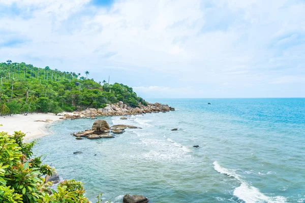 Bella spiaggia tropicale all'aperto mare intorno all'isola di Samui con co — Foto Stock