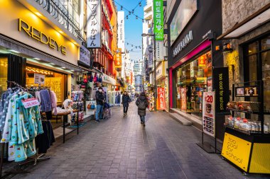 Seoul, Güney Kore 10 Aralık 2018: Myeong dong pazarı 