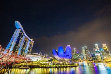 Gökdelen marina defne içinde etrafında bina güzel mimari 