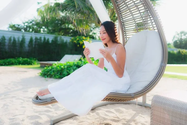 Portrait beautiful asian woman reading book around beach sea oce — Stock Photo, Image