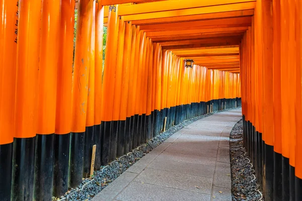 Bellissimo tempio santuario fushimi inari a Kyoto — Foto Stock