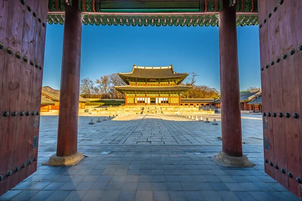 Hermoso edificio de arquitectura palacio Changdeokgung en Seúl ci — Foto de Stock