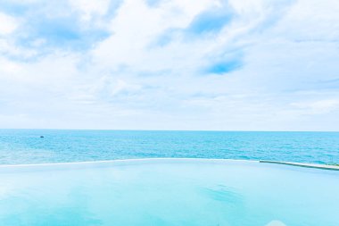 Se ile otel beldesinde güzel açık sonsuzluk yüzme havuzu