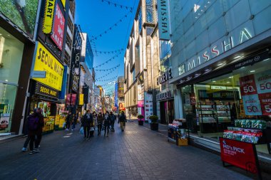 Seoul, Güney Kore 10 Aralık 2018: Myeong dong pazarı 