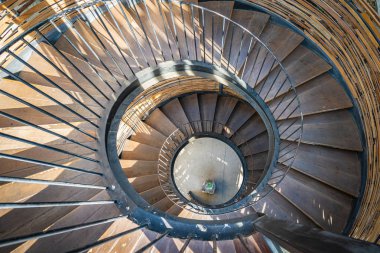 Spiral eğrisi şekil ahşap merdiven dekorasyon dış