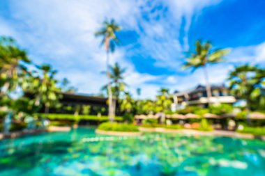 Otelde soyut bulanıklık ve defokus lüks açık yüzme havuzu 