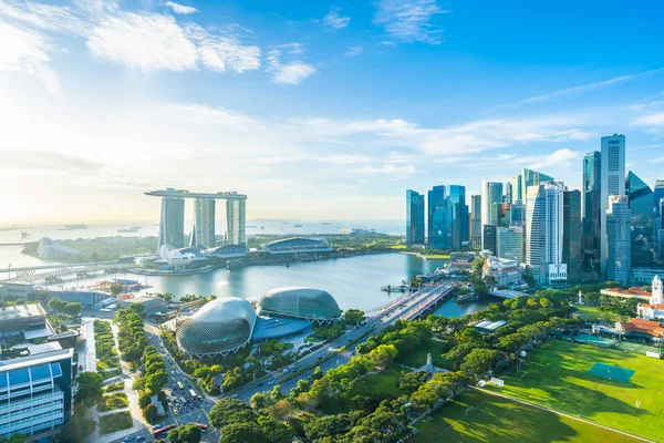 Beau bâtiment d'architecture extérieur paysage urbain à Singapour — Photo