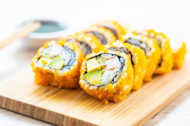 California maki suşi rulo