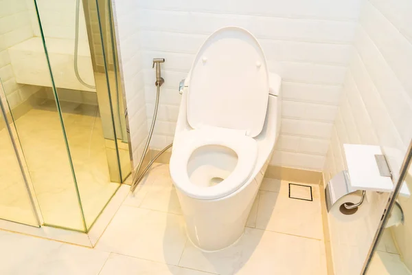 Siège de cuvette de toilette blanche — Photo