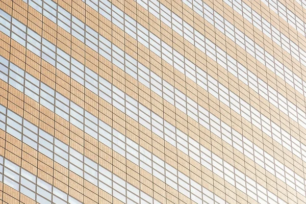 Hermoso edificio de oficinas de arquitectura con textura de ventana de vidrio — Foto de Stock