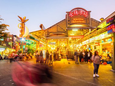 Taipei, Tayvan - 1 Aralık 2018: Po Shilin gece pazarı olduğunu