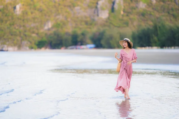 Portrait young beautiful asian woman walk smile and happy on the — Stock Photo, Image