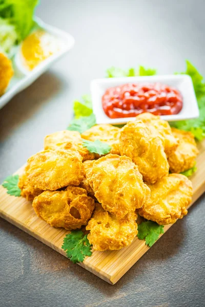 Deep fried chicken meat call nugget with tomato or ketchup sauce — Stock Photo, Image