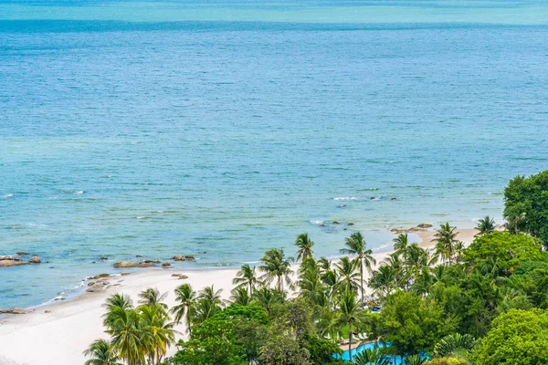 Bela paisagem e paisagem urbana em hua hin cidade em torno do mar oce — Fotografia de Stock