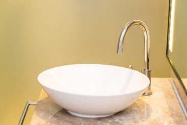 Su musluk ve lavabo dekorasyon iç