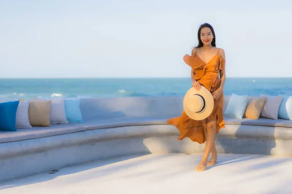 Retrato Bonito Jovem Asiático Mulher Feliz Sorriso Redor Mar Oceano — Fotografia de Stock