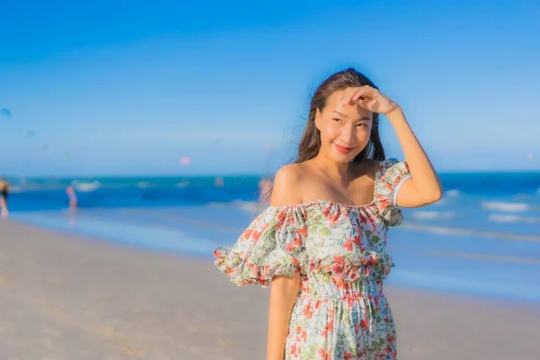 Portrait Beautiful Young Asian Woman Happy Smile Relax Tropical Beach — Stock Photo, Image